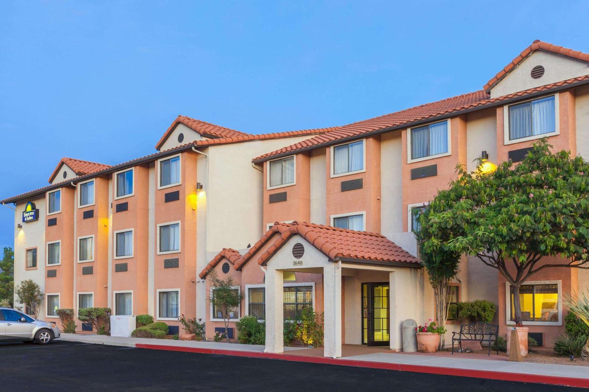 Days Inn By Wyndham Camp Verde Arizona Exterior photo